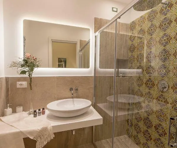 Elegance Pensionat 4*